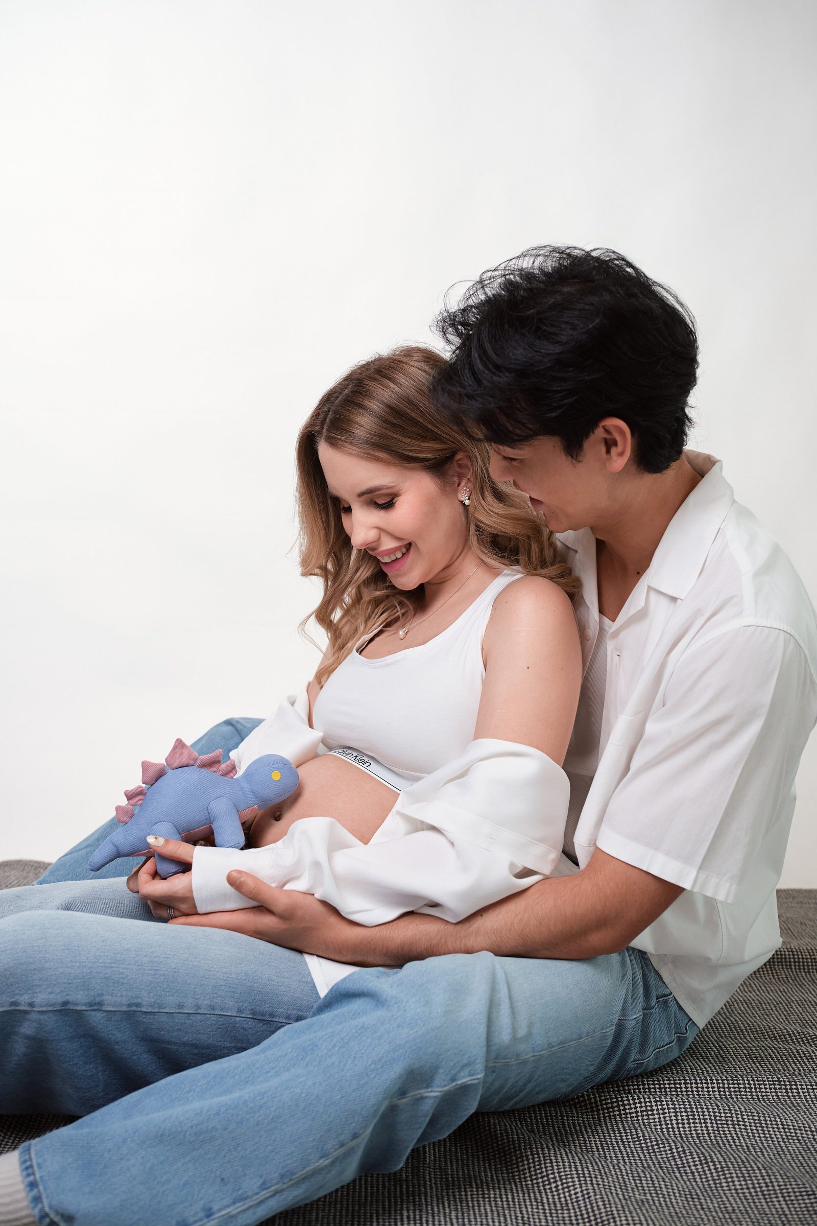 Pregnancy Photoshoot in Studio — Lux Photo Pro